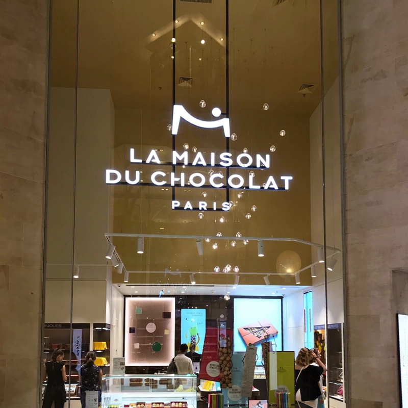 lettres boitiers lumineux enseigne maison du chocolat