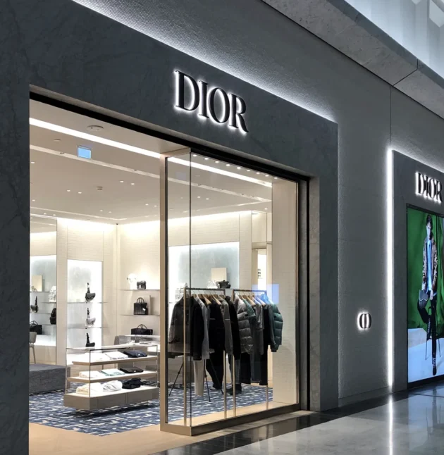 Enseigne lumineuse led logo boutique Dior