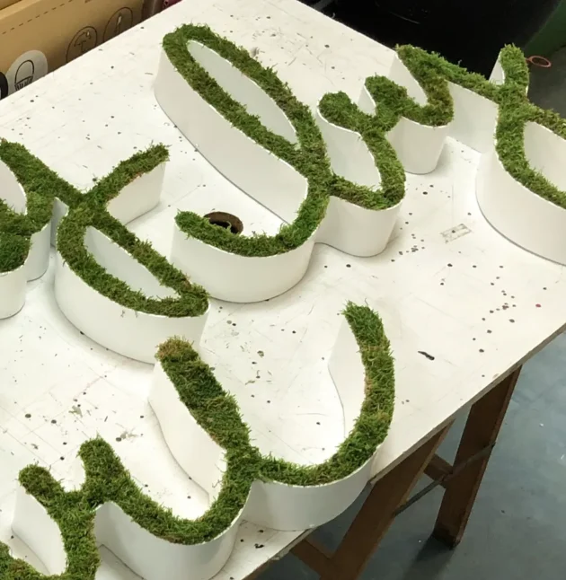 fabrication d'une enseigne végétale